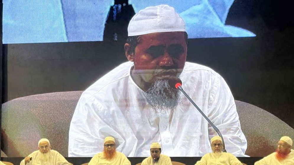 ছাত্রদেরকে ব্যবহার করা তাদের ওপর ‘জুলুম’: বায়তুল মোকাররমের খতিব